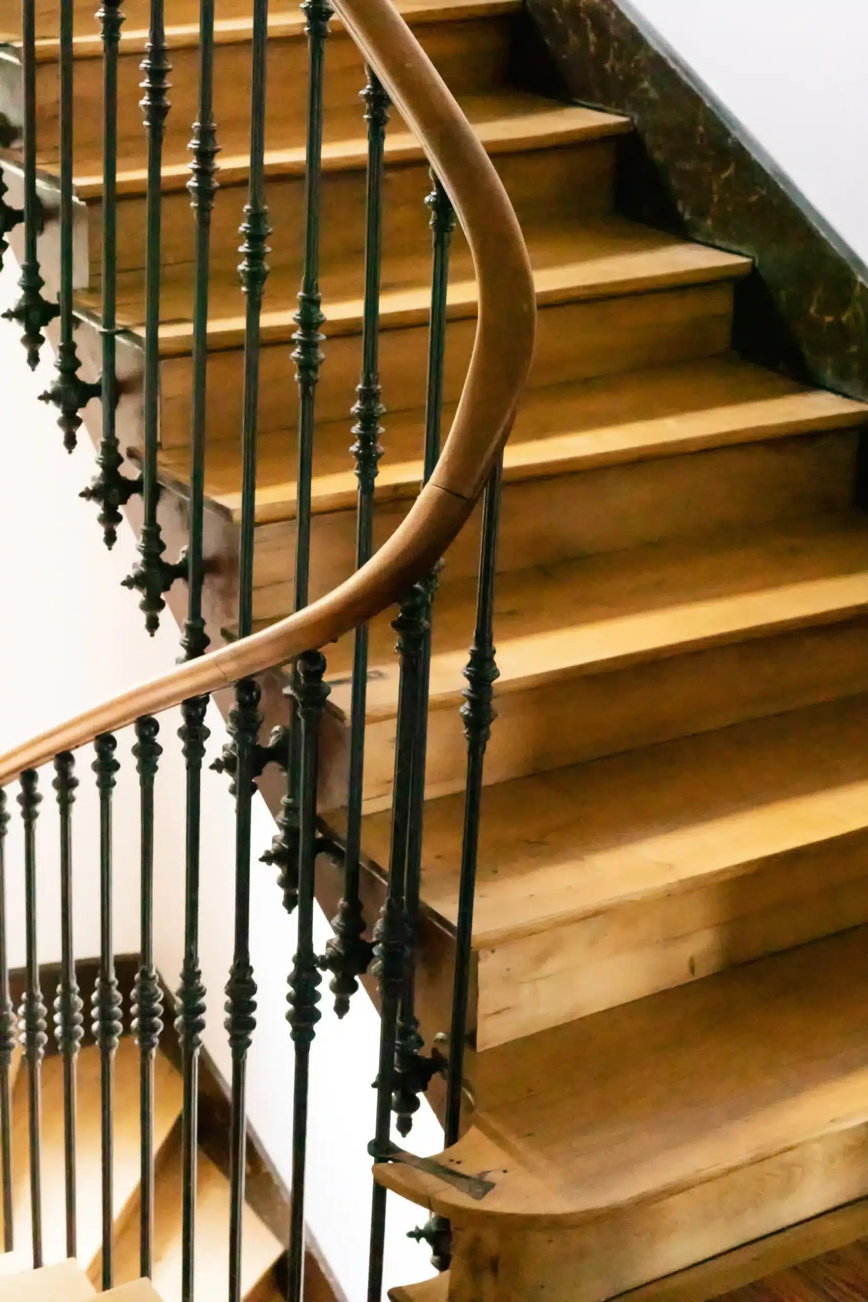 Staircase Staining and Refinishing